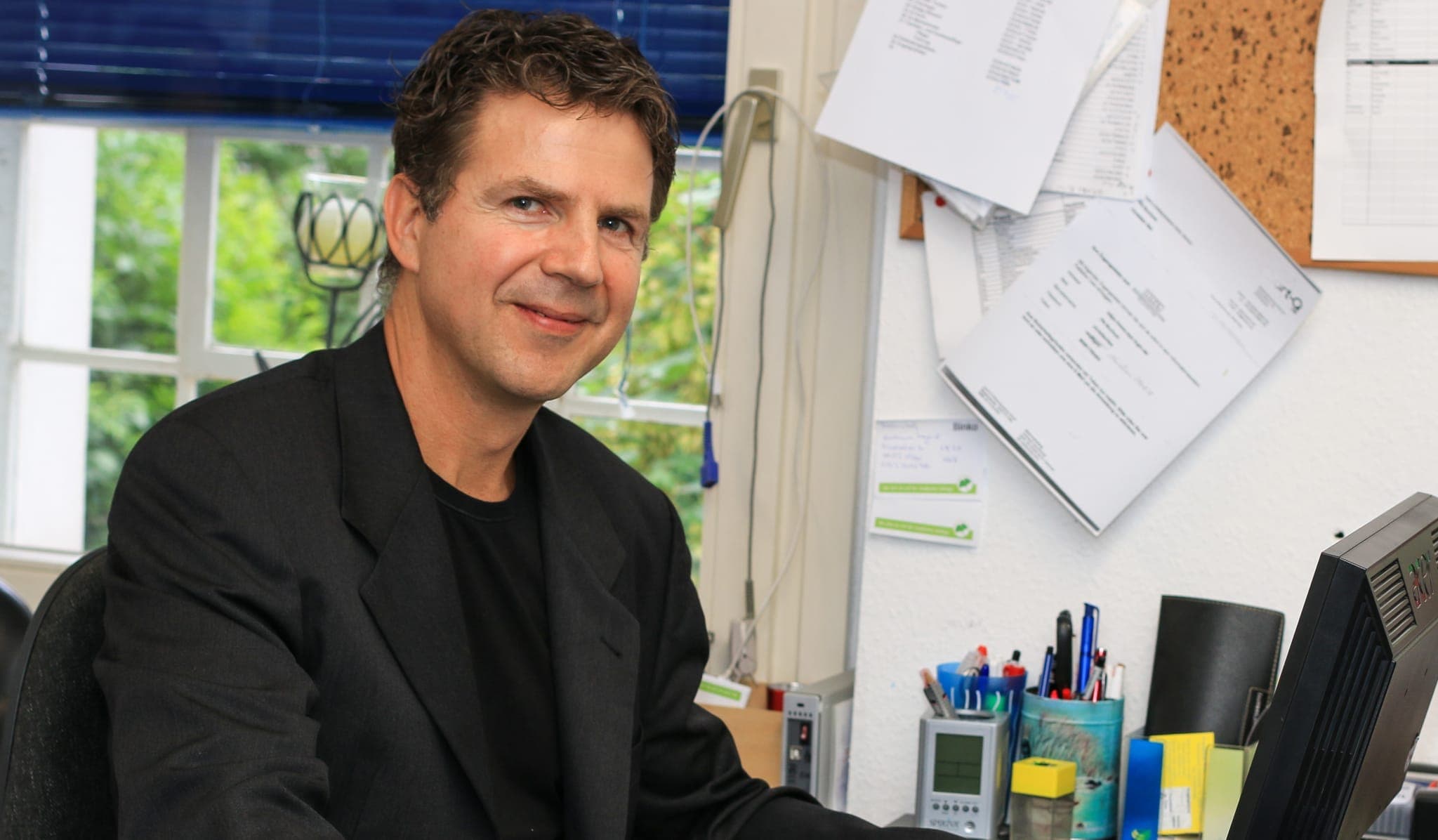 Dr. med. Matthias Thöns ist Arzt für Anästhesiologie, Notfall- und Palliativmedizin und Mitinitiator des Ärzte-Appels “Rettet die Medizin!”