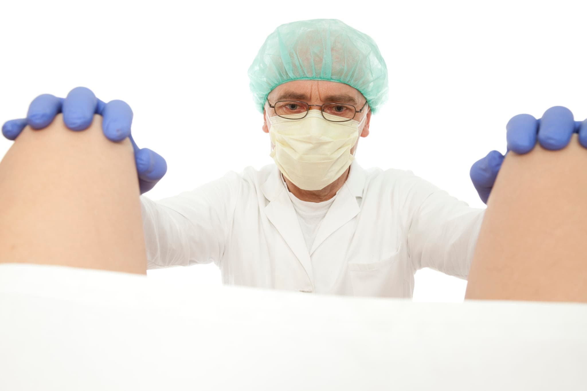 Ein Gynäkologe aus Großbritannien berichtete über eine 50-jährige Patientin, die sich in ihn verliebte, nachdem er ihr bei einer medizinischen Untersuchung angeblich „die größte Lust bereitet hat“. Das Bizarre dabei: Die Arzthelferin stand wenige Schritte daneben. 1